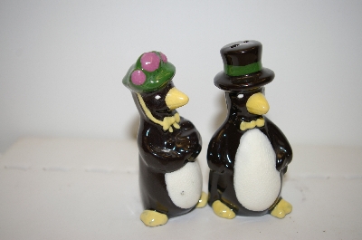 +MBA #33-079  "Vintage Black Penguins Salt & Pepper Shakers