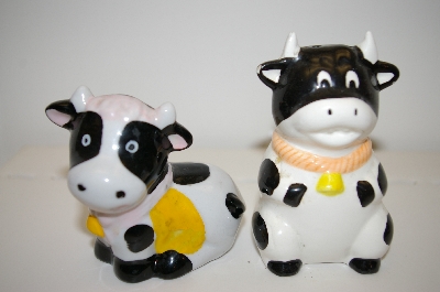 +MBA #33-141  "Pair Of Black & White Cows With Yellow Bows Salt & Pepper Shakers