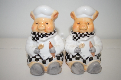 +MBA #33-175  "1999 Ceramic Pig Chefs Salt & Pepper Shakers