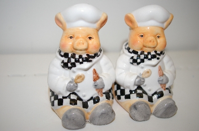 +MBA #33-175  "1999 Ceramic Pig Chefs Salt & Pepper Shakers