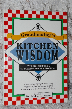 +MBA #39-041  "1995 Grandmother's Kitchen Wisdom Food Facts & Chef Secrets Hard Cover
