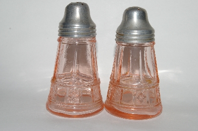 +MBA #64-042  Vintage Pink Depression Glass Salt & Pepper Shakers