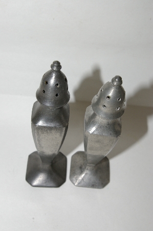 +MBA #82-034  "Very Old Pewter Salt & Pepper Shakers