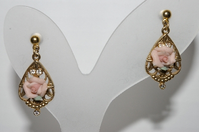 +MBA #96-076  "Vintage Goldtone Porcelain Rose Pierced Earrings"
