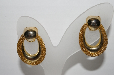 +MBA #93-005  "Vintage Goldtone Mesh Look Pierced Earrings"