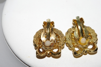 +MBA #93-007  "Vintage Goldtone Fancy Wreath With Bow Clip On Earrings"