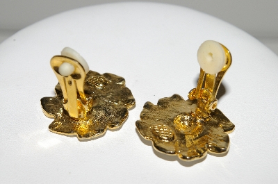 +MBA #E42-143  "Vintage Goldtone White Enamel Flower Earrings"