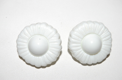 +MBA #E44-219   "Vintage White Acrylic Flower Pierced Earrings"