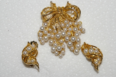 +MBA #E52-116   "Vintage Gold Plated Faux Pearl Grape Cluster Pin & Matching Earrings"