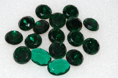 +MBA #S51-316   "Vintage Lot Of 17 Large Emerald Green Glass Rhinestones"