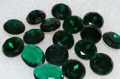 +MBA #S51-316   "Vintage Lot Of 17 Large Emerald Green Glass Rhinestones"