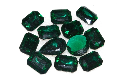 +MBA #S25-196   "Vintage Lot Of 12 DK Green Faceted Large Glass Rhinestones"