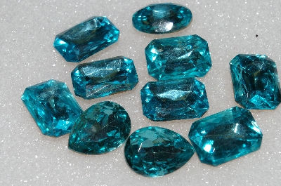 +MBA #S25-181   "Vintage Lot Of 10 Aqua Blue Large Faceted Glass Rhinestones"