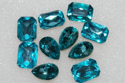 +MBA #S25-186   "Vintage Lot Of 10 Large Aqua Blue Faceted Glass Rhinestones"