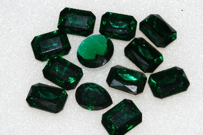 +MBA #S25-192   "Vintage Lot Of 12 Dark Green Faceted Large Glass Rhinestones"