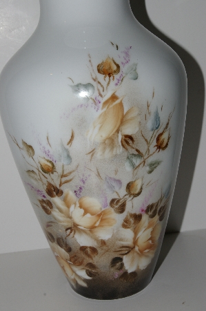 +MBA #S28-266     "H&C Selb Heinrich Hand Painted Rose Vase"