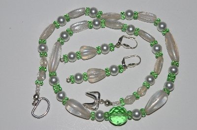 +MBA #B3-097  "Tranlucent Clear Glass Bead,Green Crystal & Pearl Necklace & Earring Set"