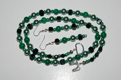 +MBA #B6- 031  "Green Gemstone, Black Glass & Pearl Necklace & Matching Earring Set"
