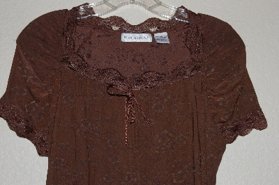 +MBADG #31-397  "Newport News Fancy Floral Stretch Top With Lace Trim"