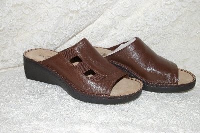 +MBAB #99-071  "Ducks Head Brown Leather Shelly  Open Toe Sandle"