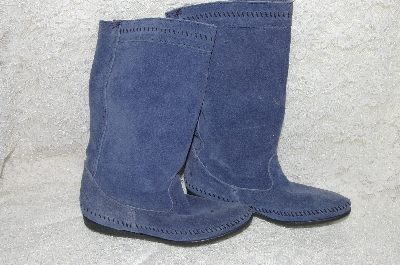 +MBAB #99-321  "Minnetonka Blue Suede Pull On Boots"