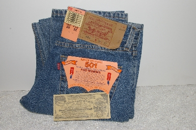+MBAG #25-348  "Levi's Womens 501 Pre-Shrunk 28x32 Jeans"